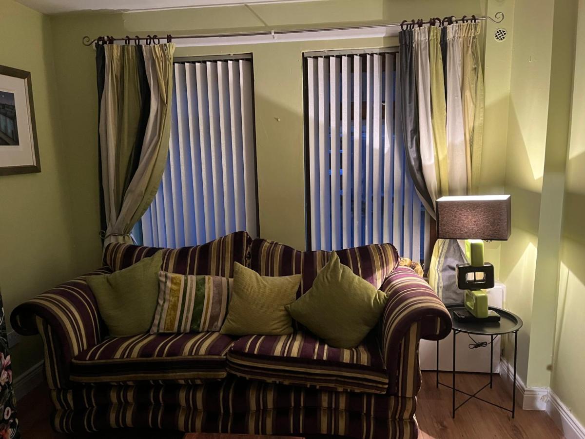 11 Parkmore Street, Ormeau Road, Belfast, Bt7 2Gt, 2 Bedroom House 외부 사진