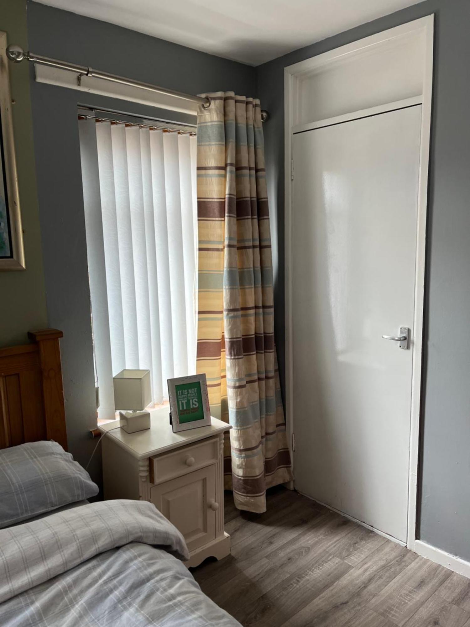 11 Parkmore Street, Ormeau Road, Belfast, Bt7 2Gt, 2 Bedroom House 외부 사진